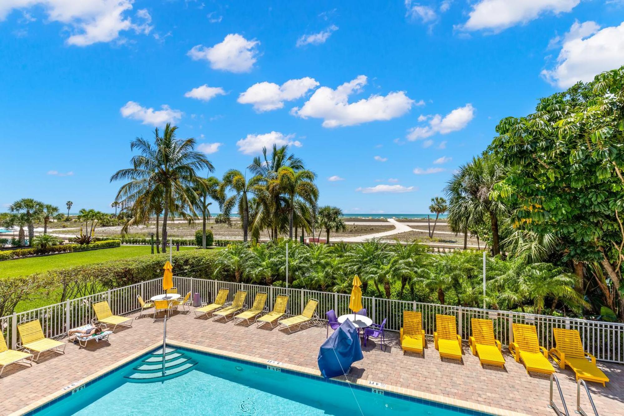 סיינט פיט ביץ' South Beach Oceanfront Resort חדר תמונה